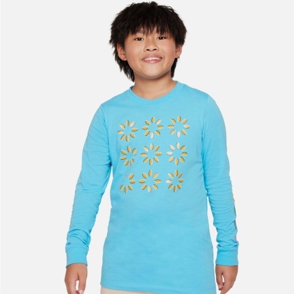 New ❤️Nike Big Kids Sportswear Relaxed Fit Printed T-Shirt Baltic Blue Tshirt - Picture 1 of 6